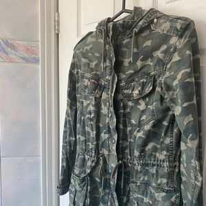 ARITZIA Talula Camo Zip Up Jacket